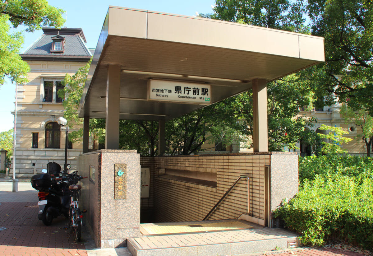 県庁前について